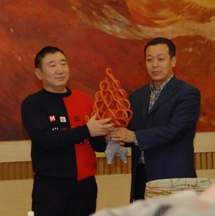 06年一专家出难题，以亿万家产作赌，却被普通电工破解，结局如何