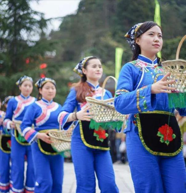 五十六个民族服饰视频,五十六个民族服饰完整版