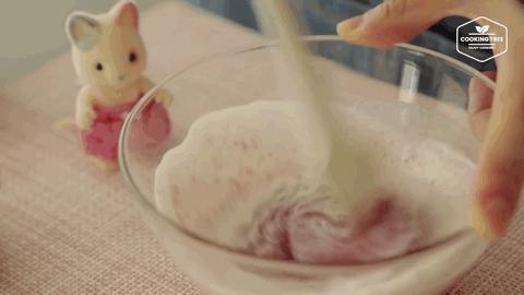 无需烤箱的入门级蛋糕,特别简单的爆浆蛋糕不用烤箱