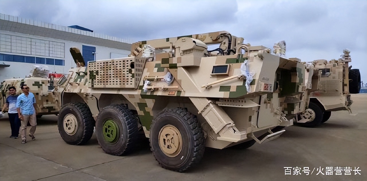 热烈欢迎中东友人参观访问珠海防展，但是配重拆了可不保修哦