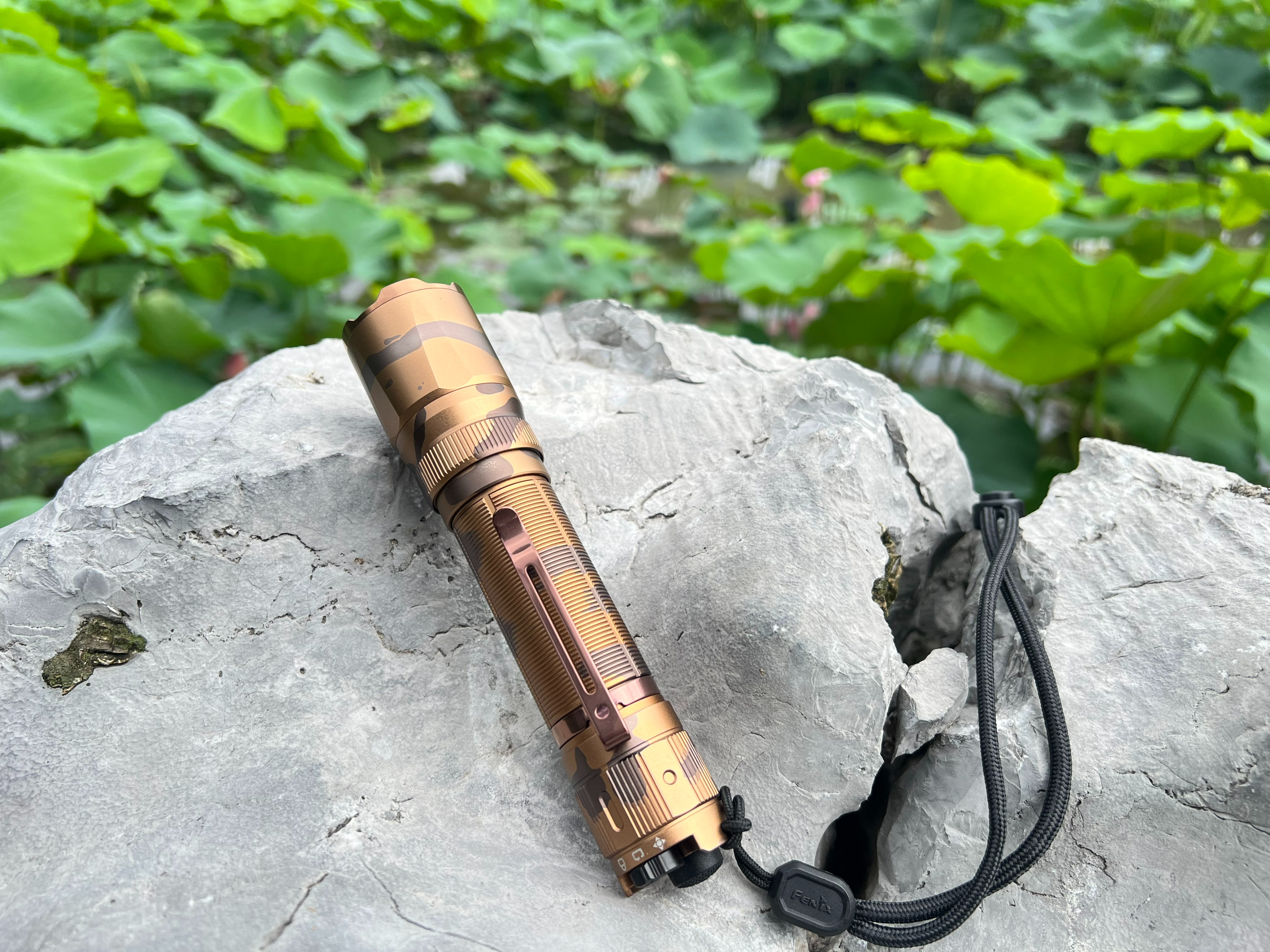 fenixtk22手电评测,fenixtk20uev2.0战术手电