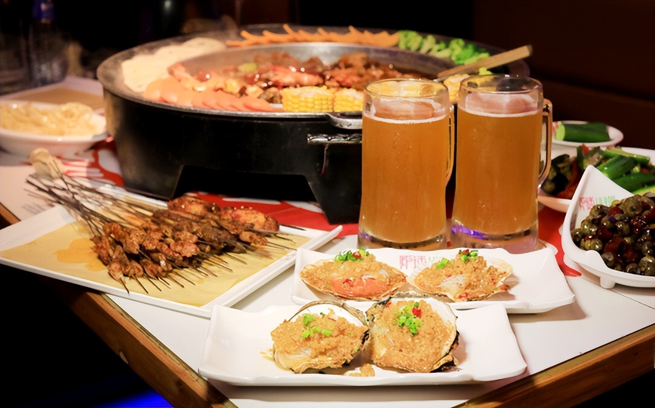 晚上10点是饿着好还是吃宵夜好,晚上吃夜宵和饿着肚子哪个更可怕