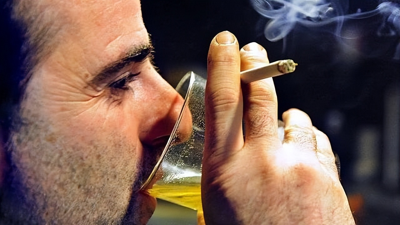 50岁高压150低压100严重吗,高压160低压100严重吗要不要住院