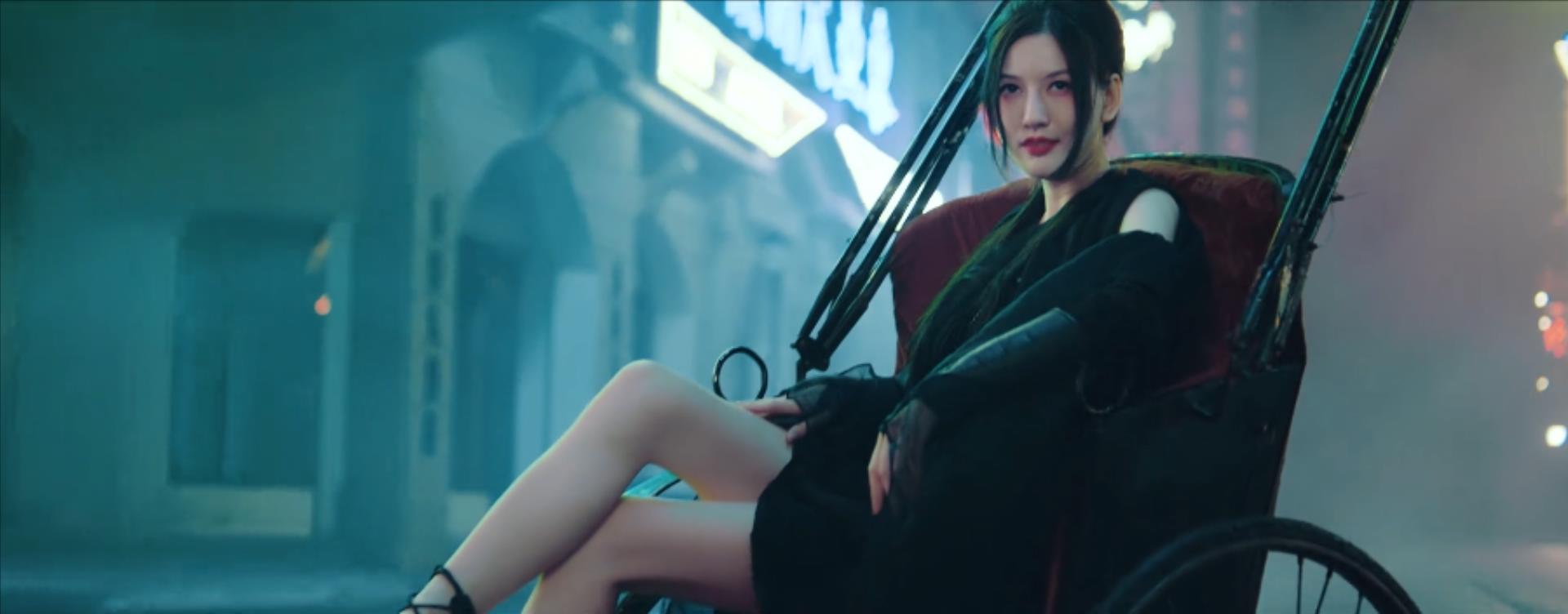 女配露大腿，反派成X战警，同样《华英雄》，胡兵比郑伊健差远了