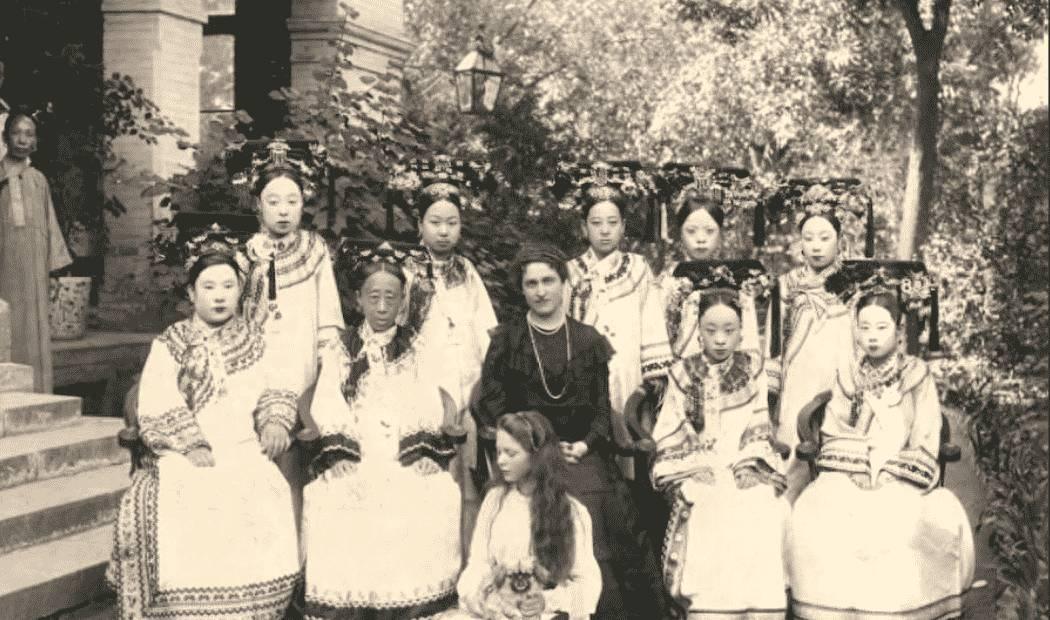 日军日记：*安妇慰**不服从管教，我很愤怒，用*刀刺**插入她的*体下**