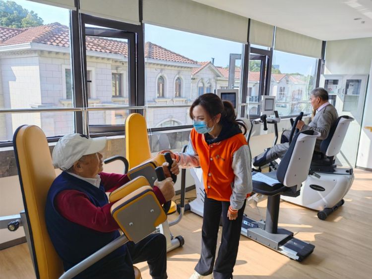 终身免费训练健身房,24小时开放式健身房