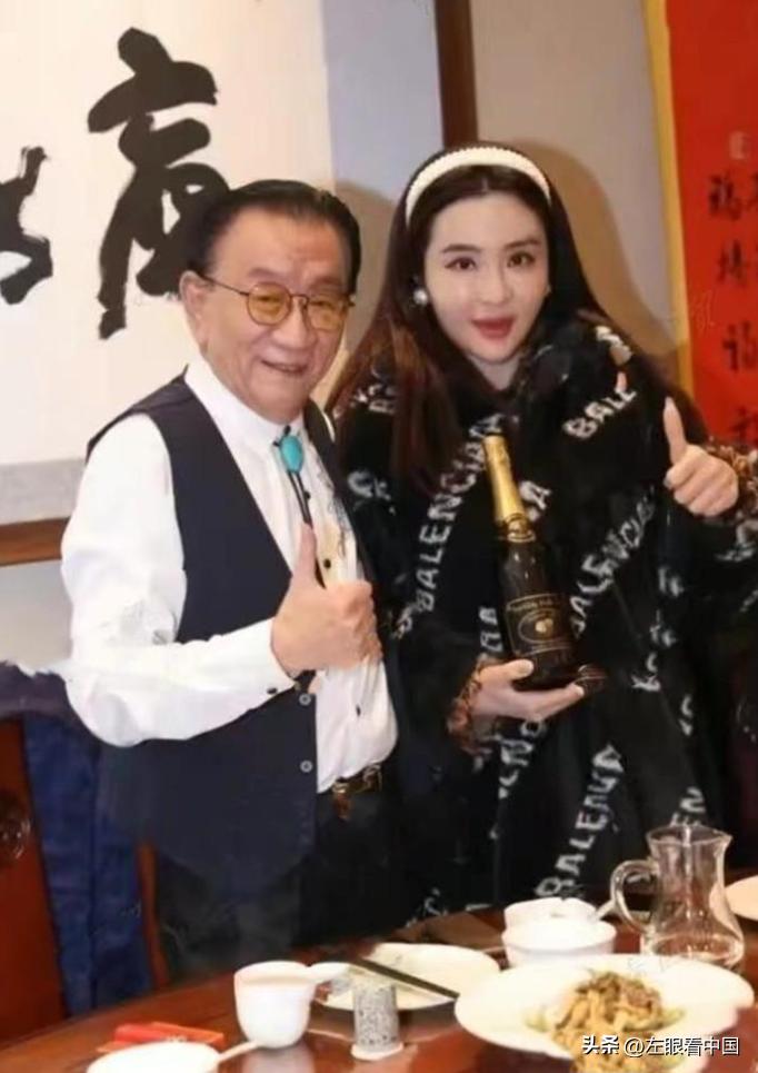 侯耀华和各大明星合影,侯耀华戴金表