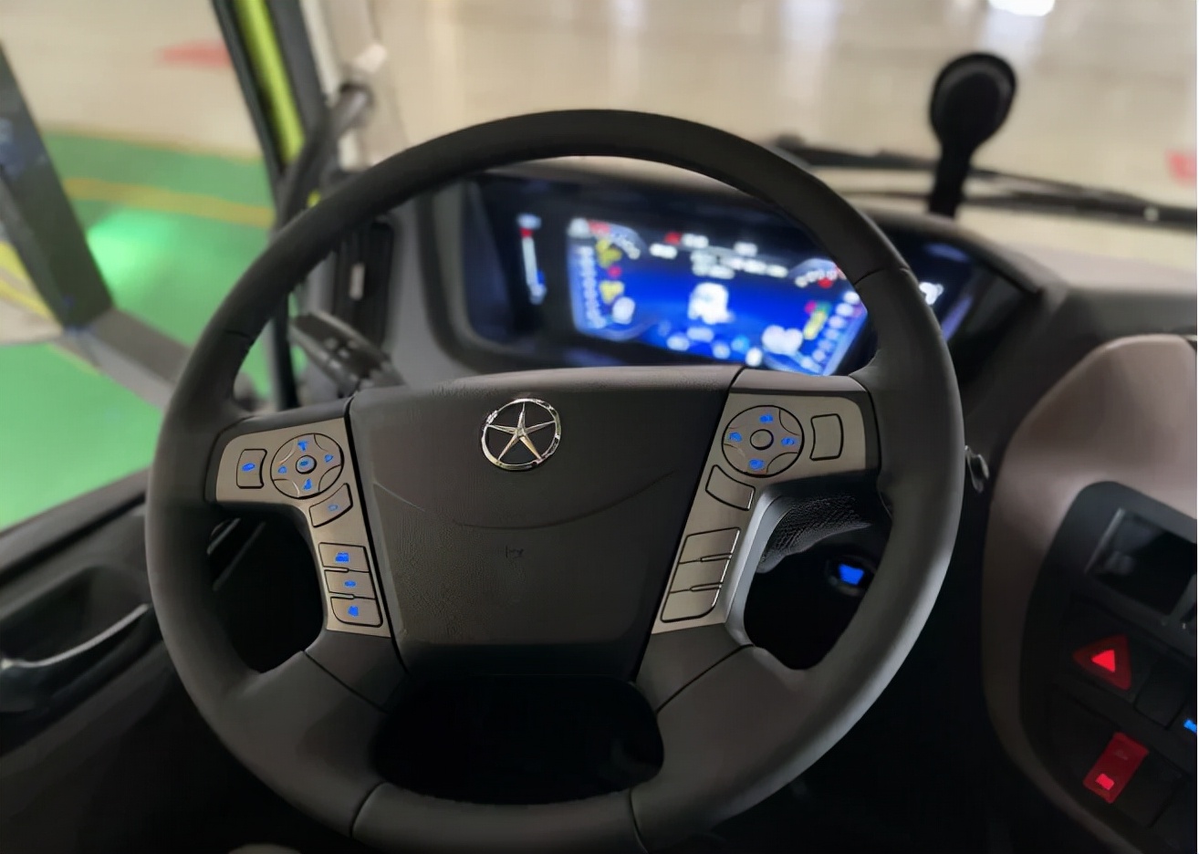 大运重卡v9自动挡操作方法,大运v9重卡新款内饰