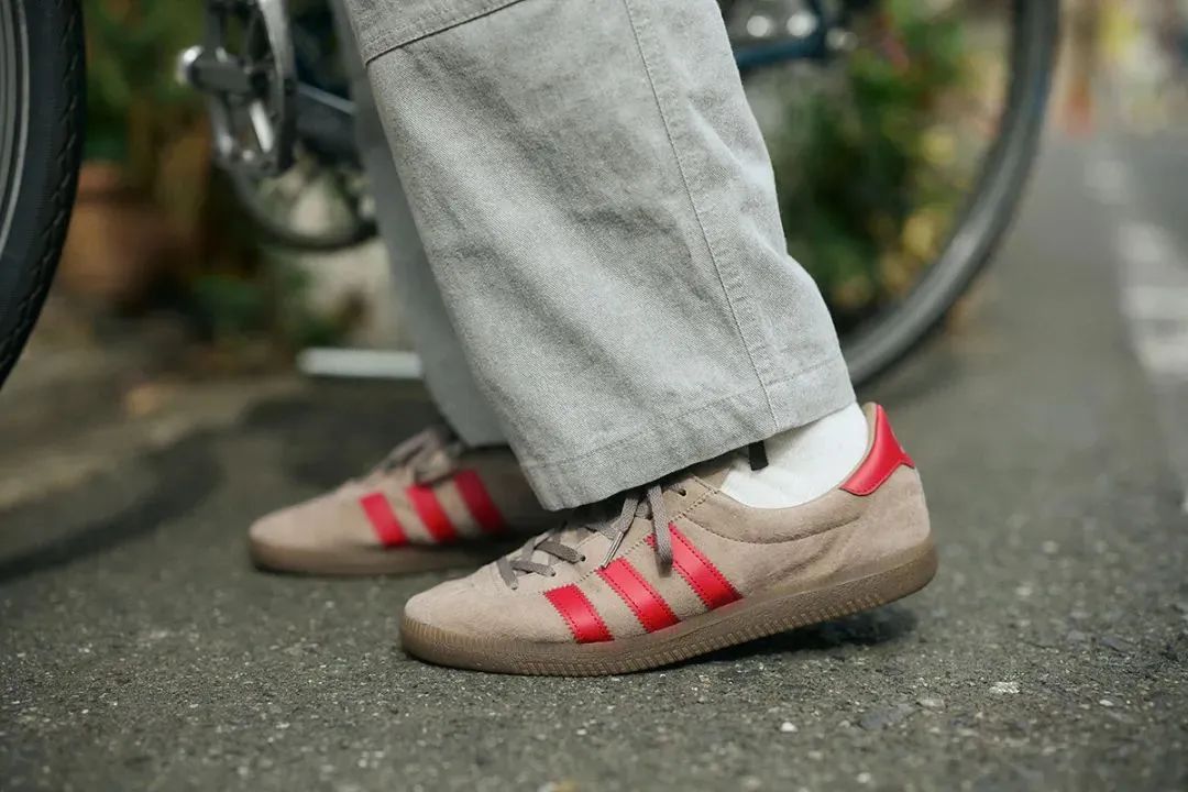 一穿就上瘾的时尚鞋,最新款的胶底鞋