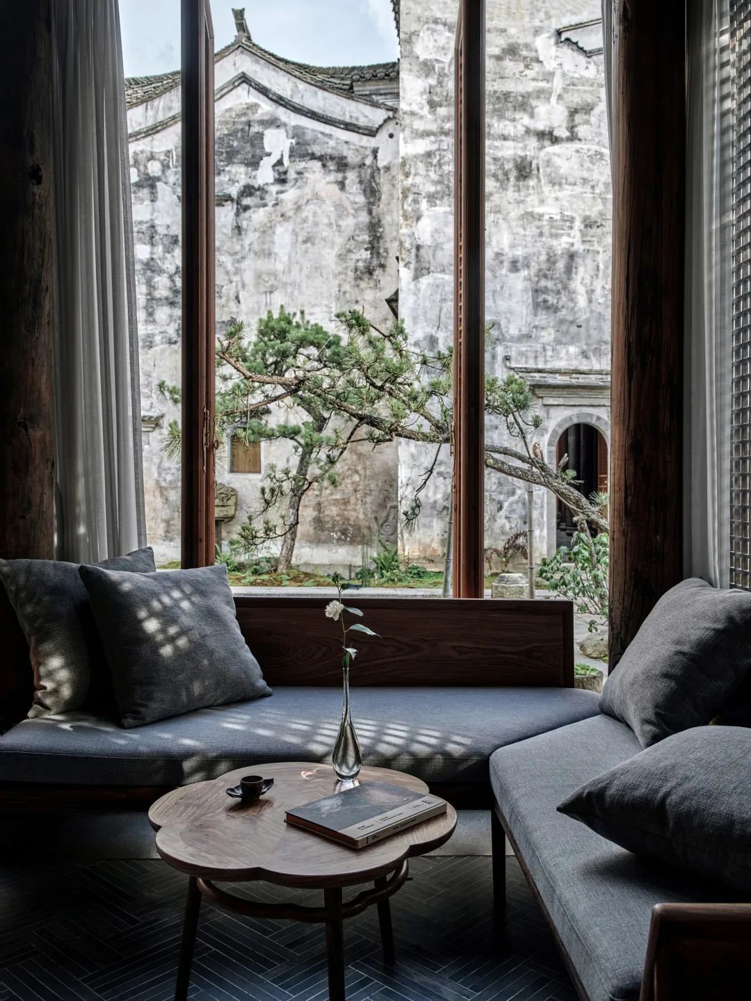 明代老建筑,他买下了一座废弃很久的古宅