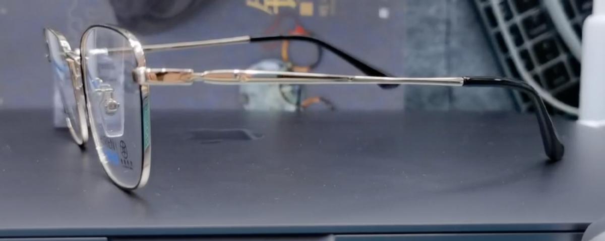 眼镜腿歪了怎么调整回去,眼镜总是戴歪怎么办