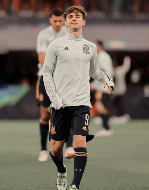 c罗内马尔告别卡塔尔世界杯,给世界杯球员颜值打分