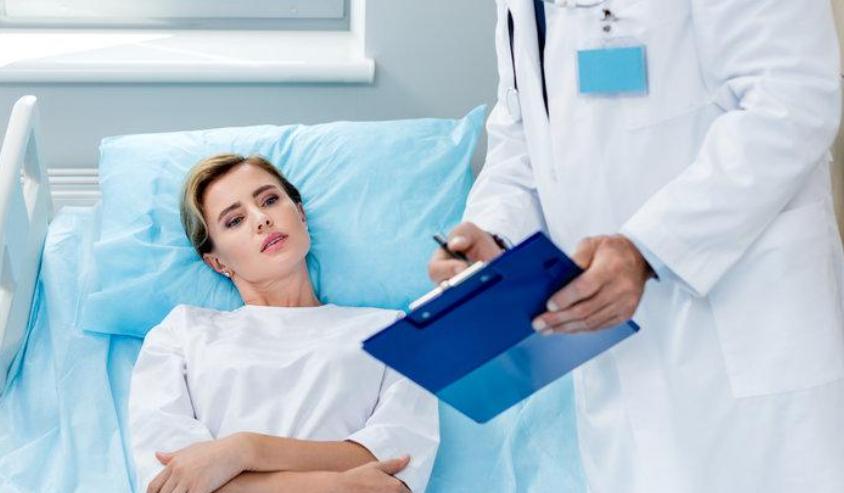 16岁女孩没有月经，到医院检查，被告知没有阴道、子宫，母亲哭了