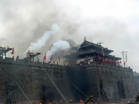 古代攻城为什么要在城门口布阵,古代攻城战士兵为什么被派上去