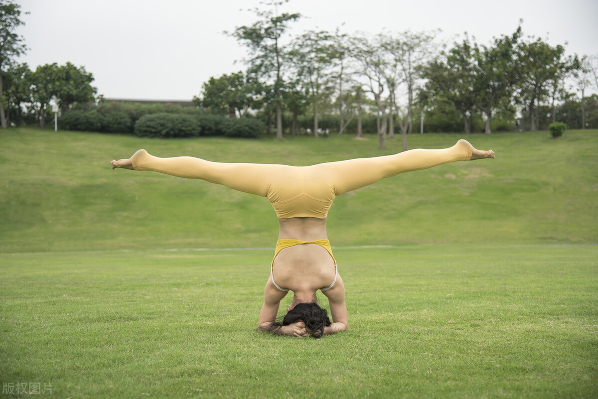 倒立零基础每天倒立几分钟,倒立的好处早上起床可以倒立吗