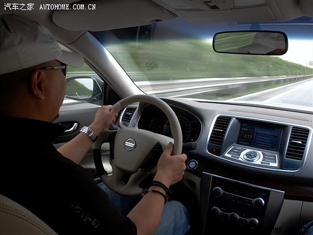 有颗强大心脏评全新日产天籁,日产天籁2021款2.0舒适版测试视频