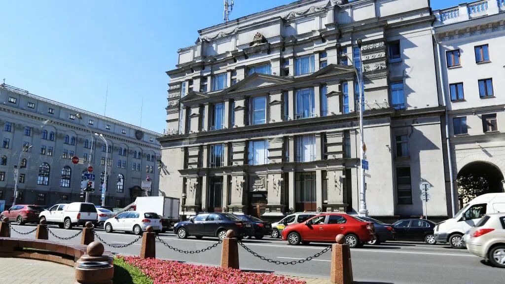 白俄罗斯风景迷人,美女是战略资源,矿用车世界第一,对我国免签