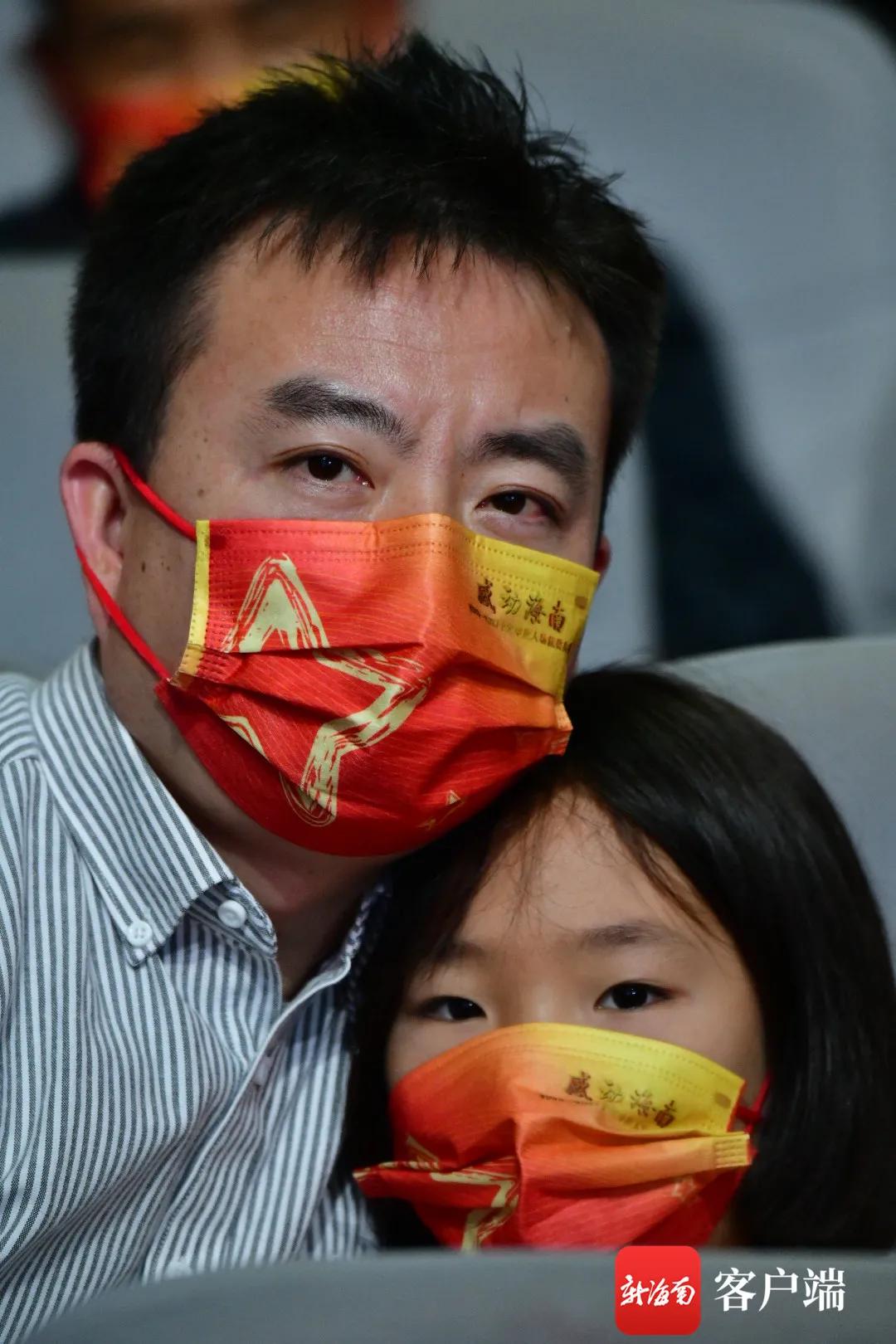 满满的感动夜空中最亮的星朗诵,满满的感动特别暖心