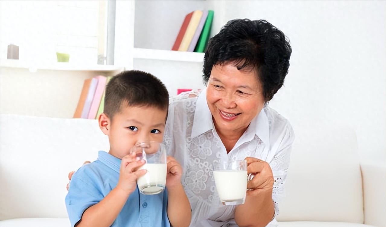 儿媳坐月子婆婆却出门旅游,儿媳坐月子期间婆婆尽心尽力照顾