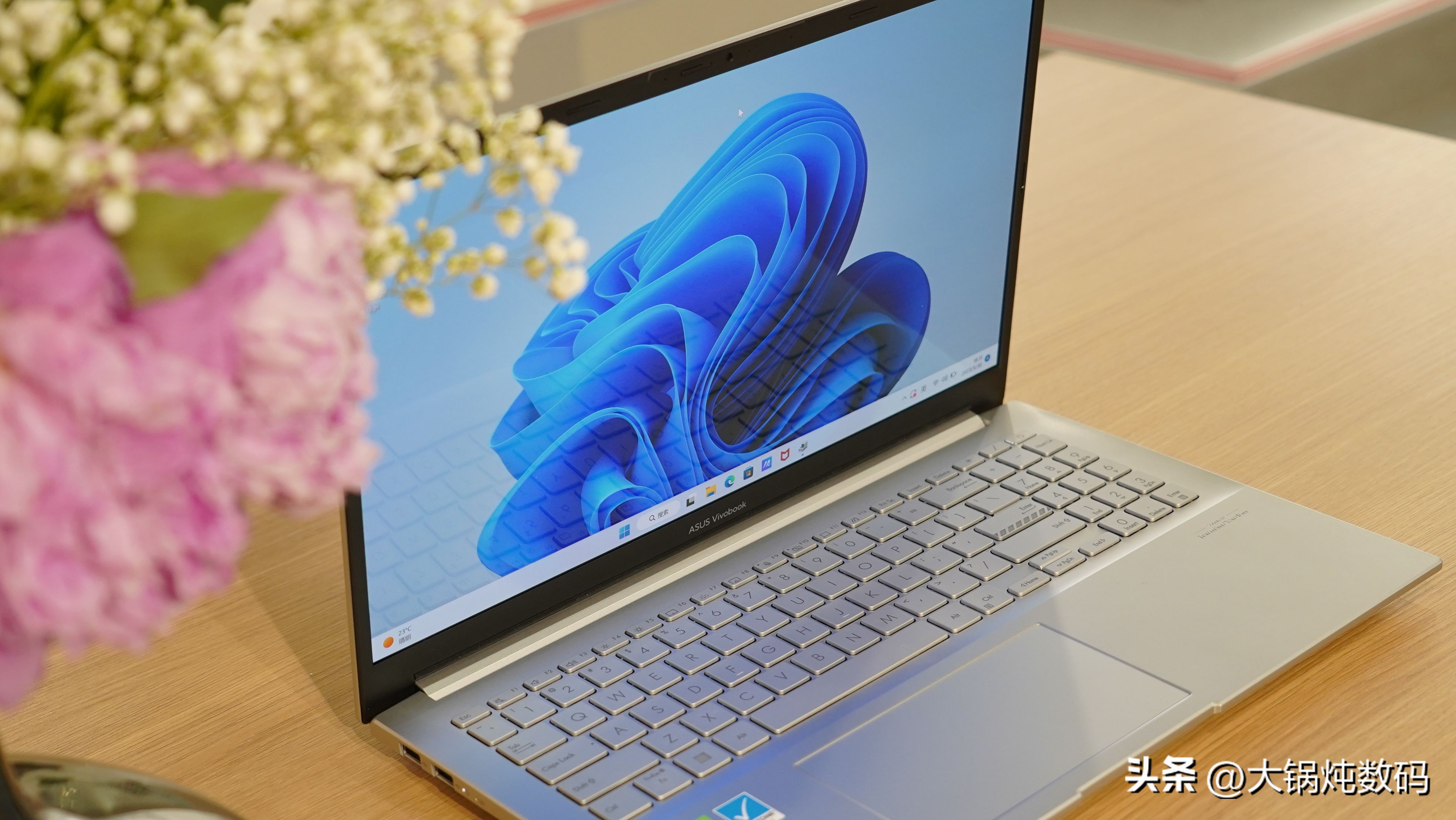 集颜值与性能于一身的笔记本电脑,matebook14寸全面屏轻薄笔记本