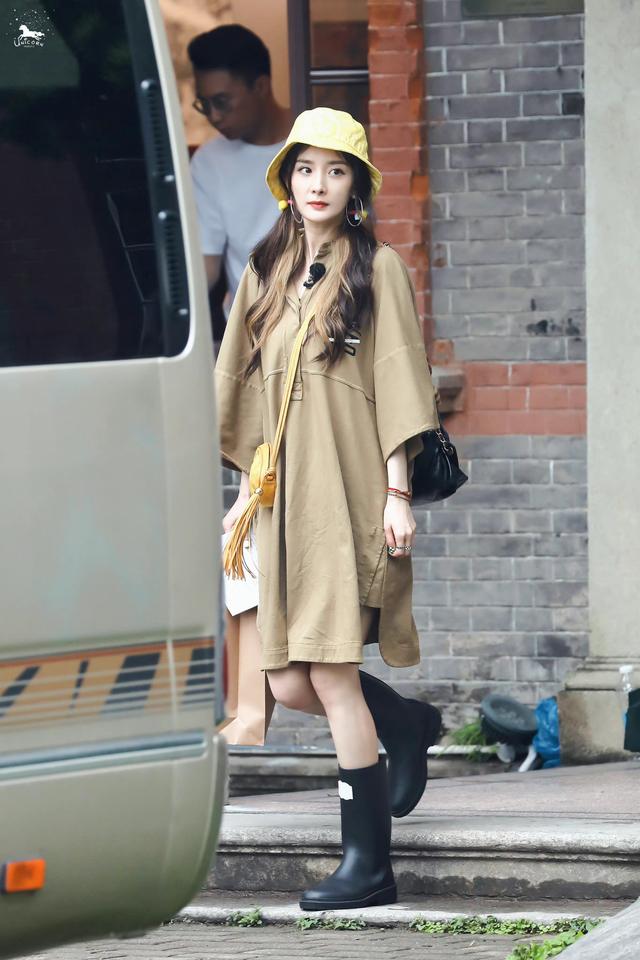 戴安娜、凯特、泫雅、坎爷都在穿！只要7000块，就能收获同款洋气