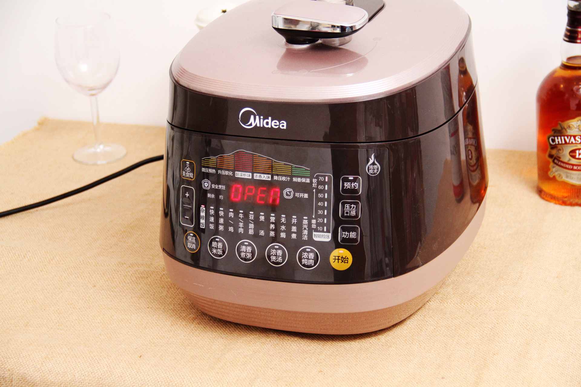 电压力锅和电饭煲有什么区别视频,电压力锅和电饭煲怎样选择