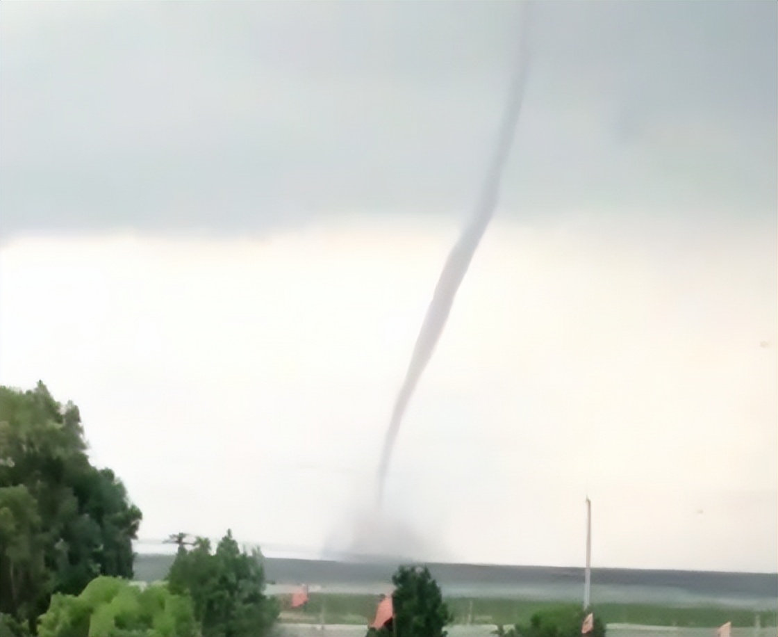 高邮湖出现罕见龙吸水,2007年高邮湖出现龙吸水奇观