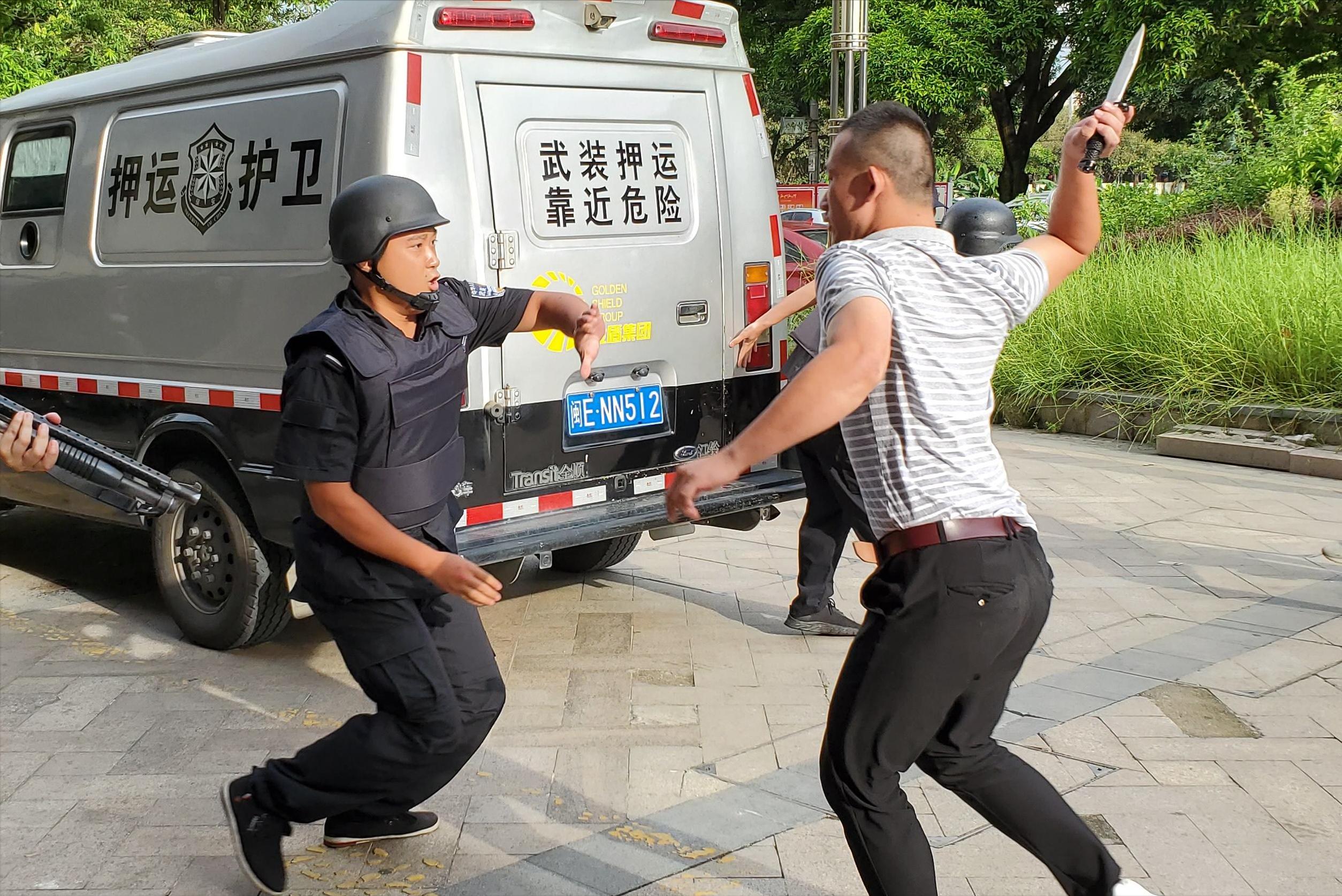 银行现金押运规定,银行每天押运的钱放哪里