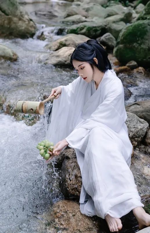 王淑娴诗词|我有相思无处售，情人一别天涯久