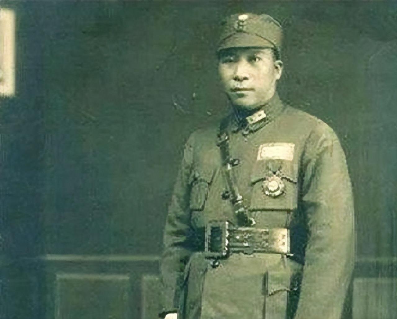 1949年，杨虎城死后3个月发现遗体，长子杨拯民扶柩，安葬在西安
