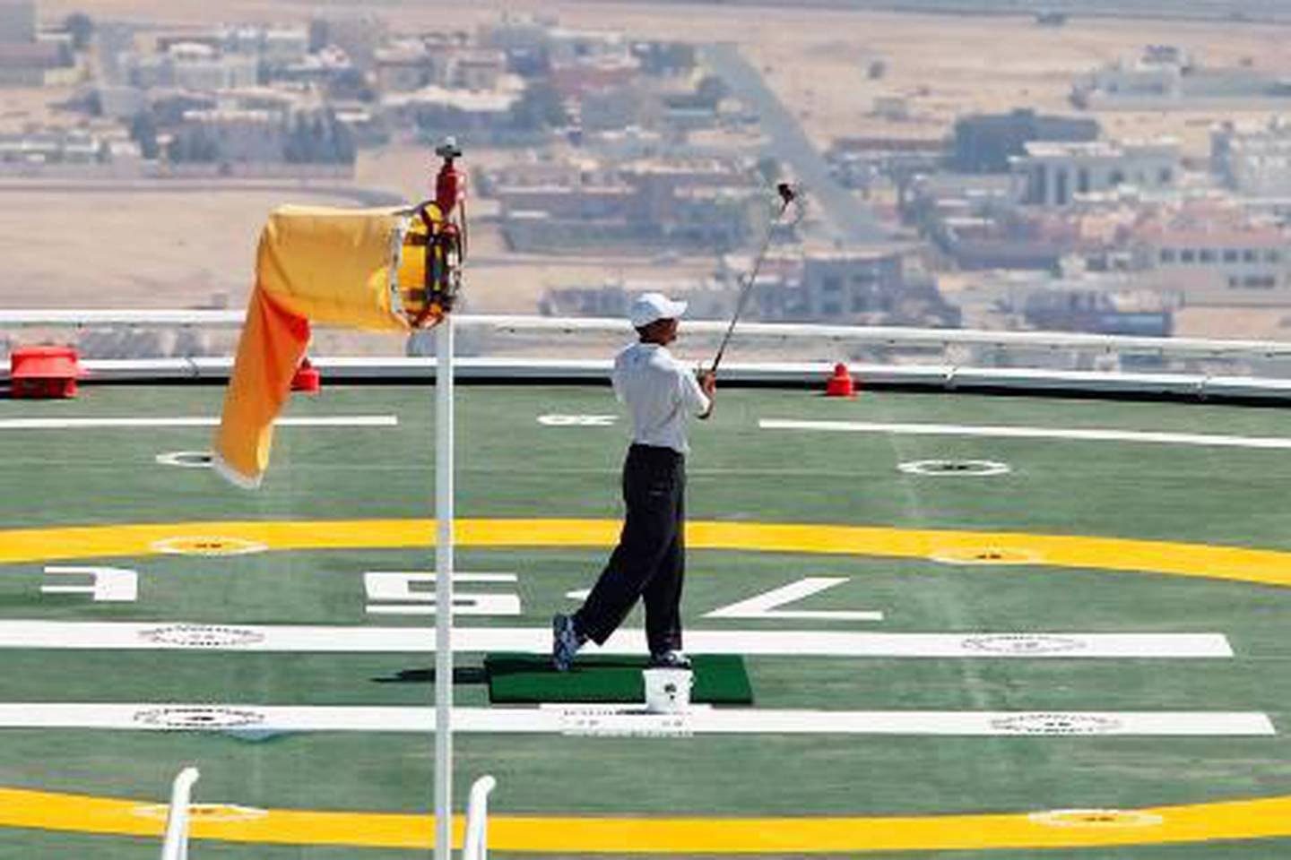 迪拜与阿布扎比有多远,阿布扎比和迪拜哪里繁荣