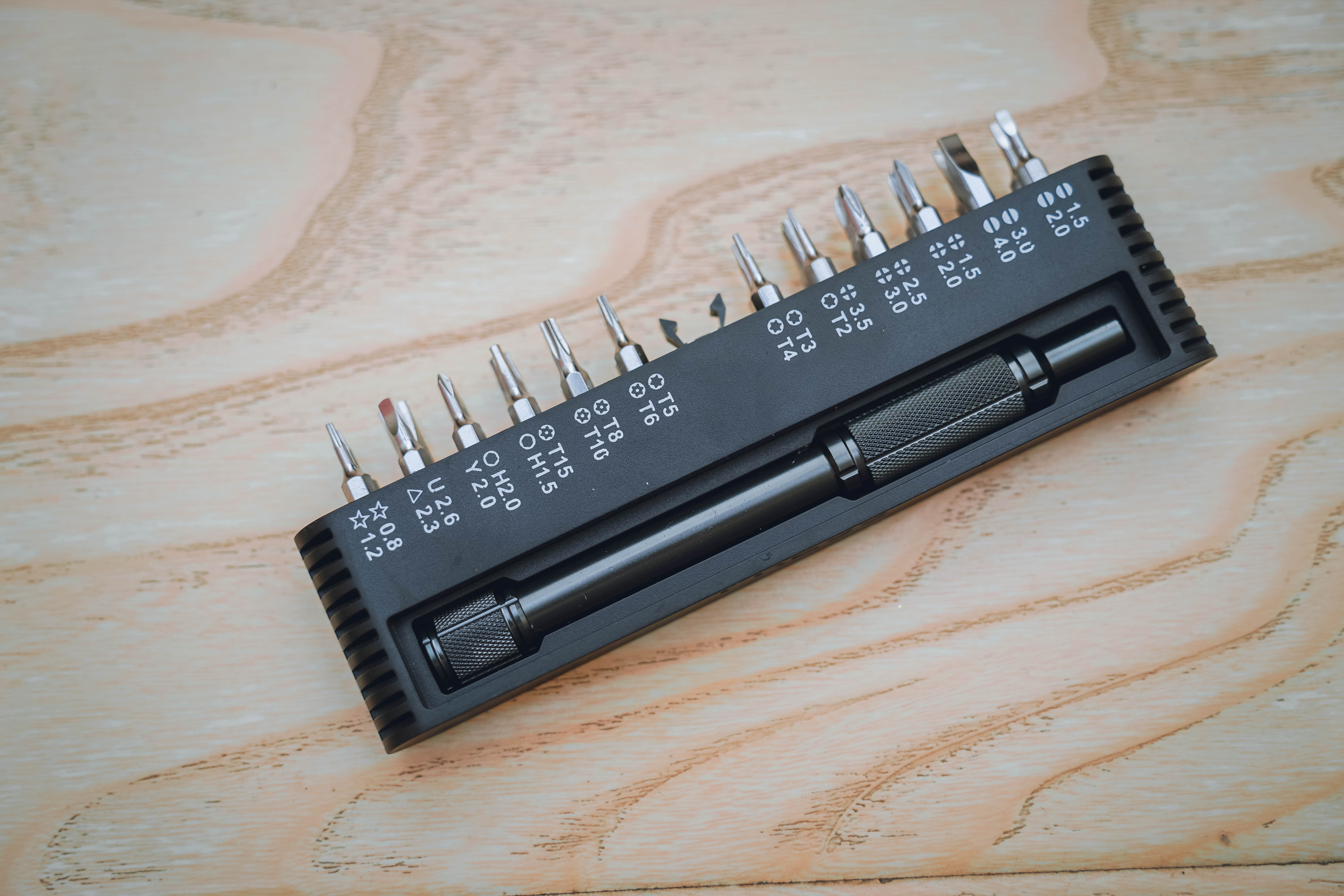 历史低价买到九盘位万兆NAS机皇：威联通TS-H973AX