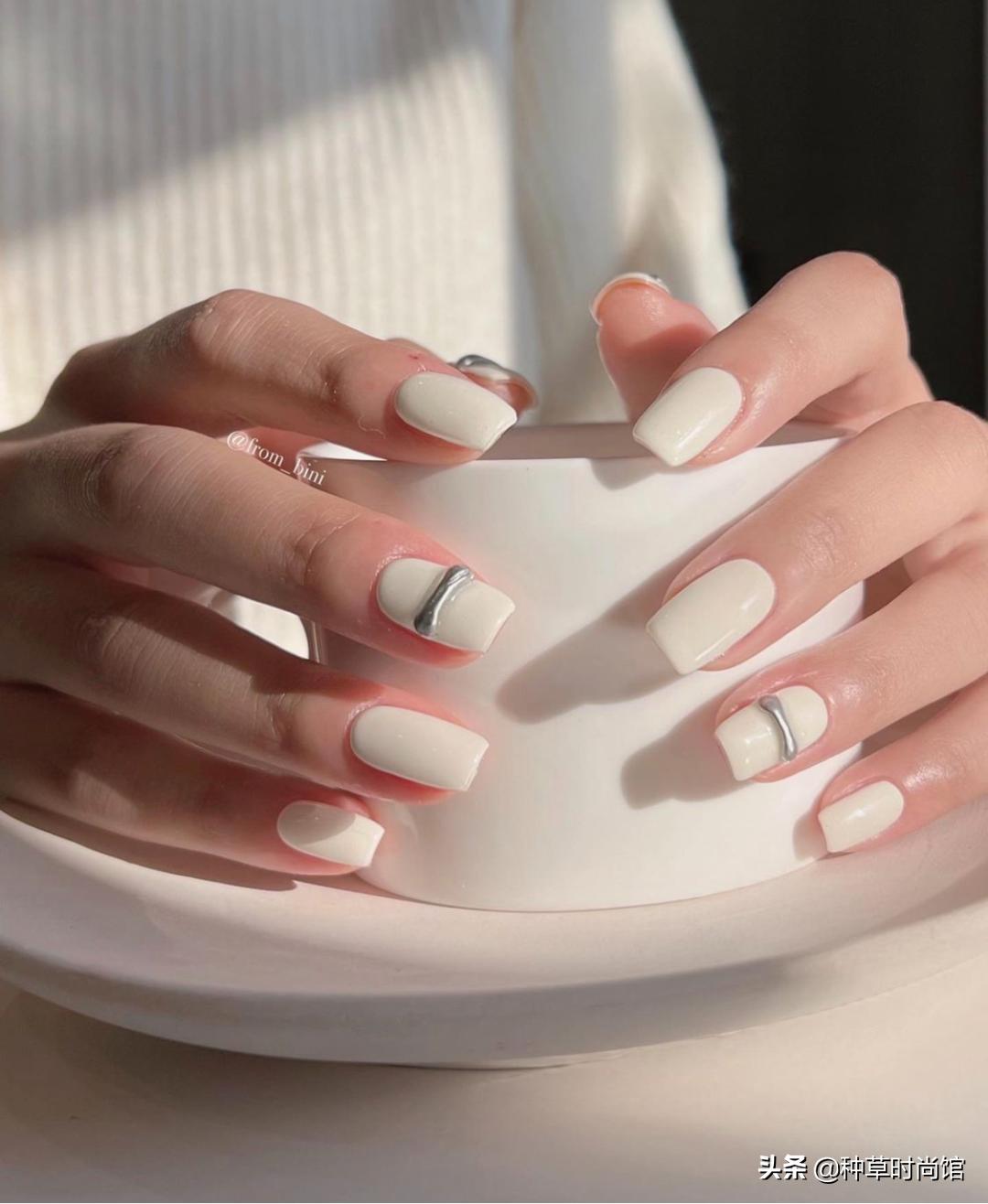 秋冬超显白高级感美甲,春日美甲图片最新款百搭