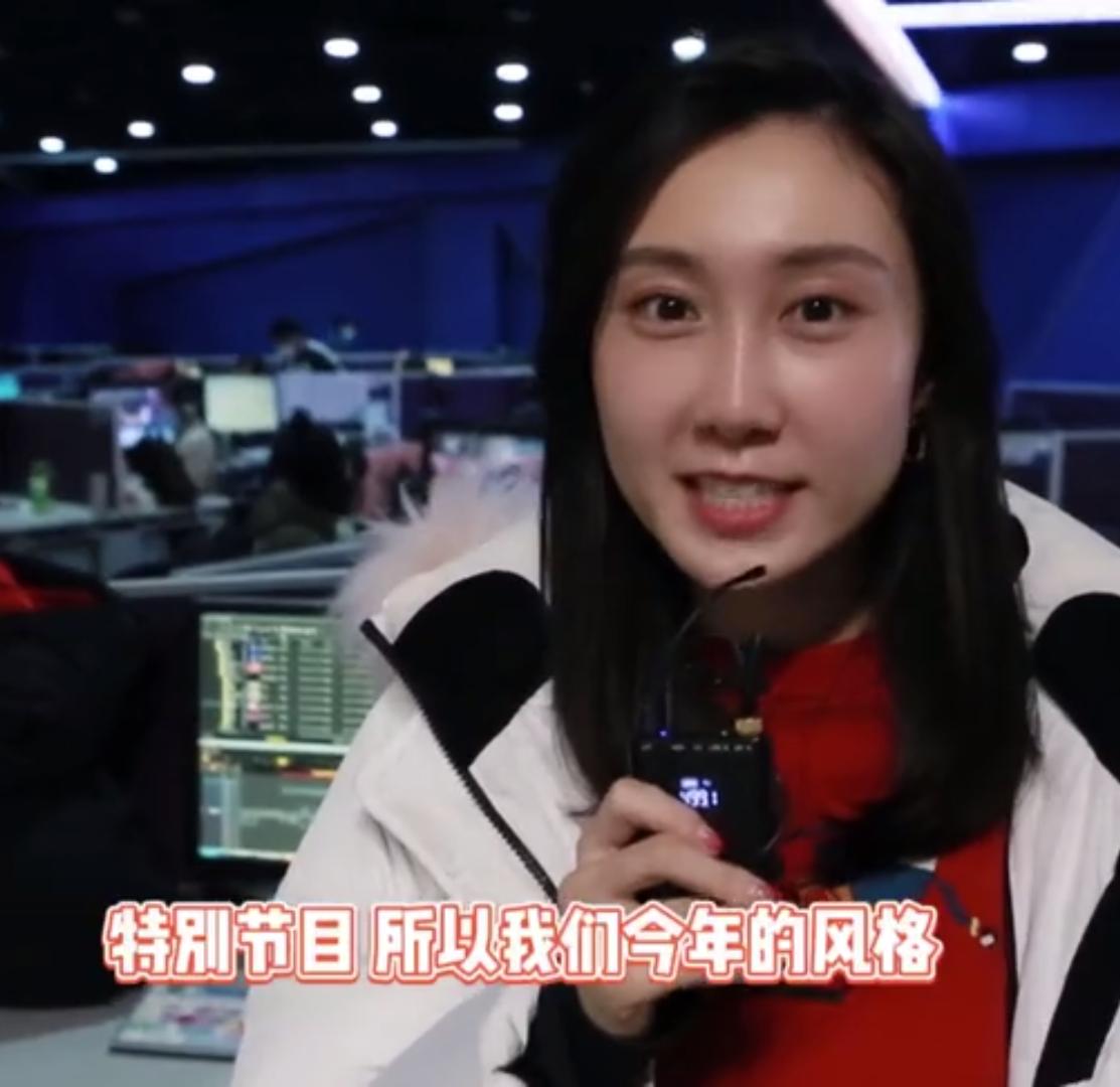 水均益29岁女儿当央视记者！精通4国语言，清华读研，颜值大逆袭