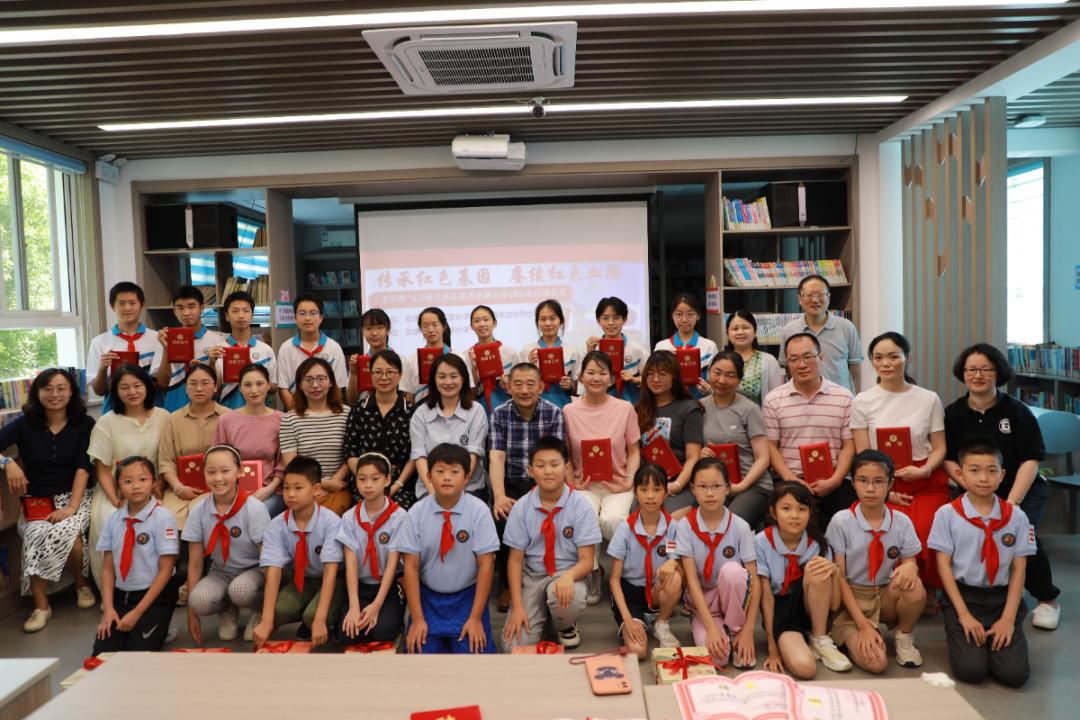 “龙华魂”2.0版上线！中小学红色志愿者讲解员在这里传帮带