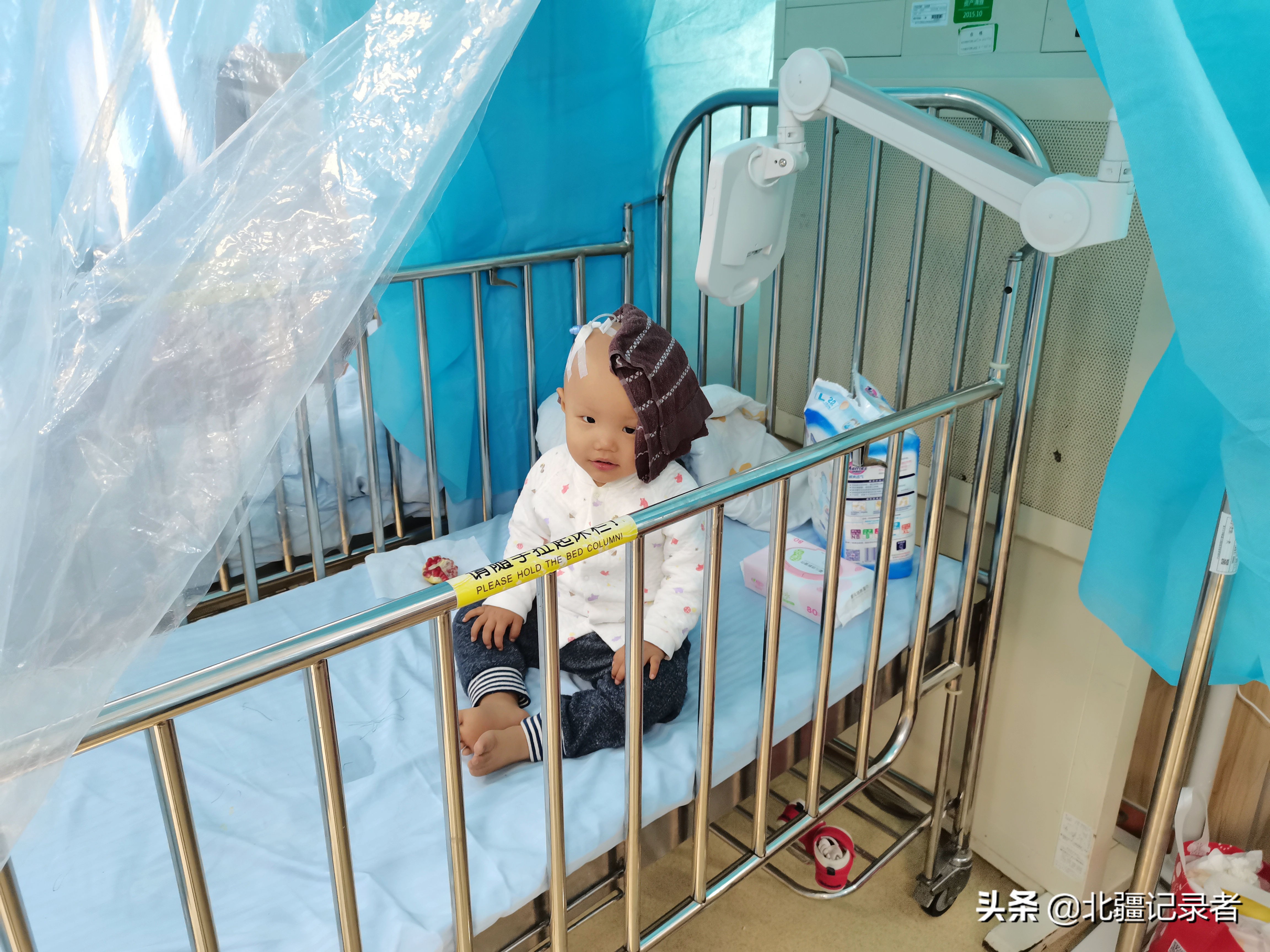 呆萌可爱的小女婴,一岁女婴可爱