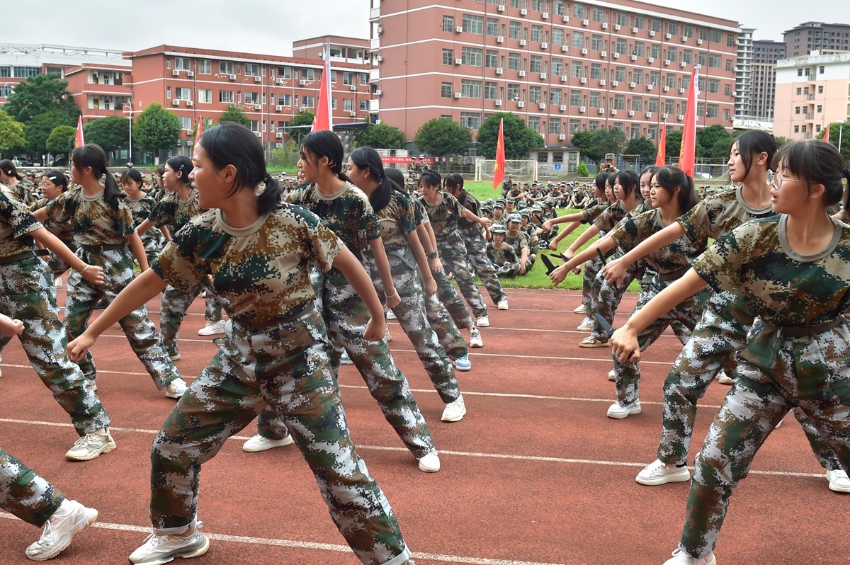 桂林各校军训精彩回顾,广西军训队列操