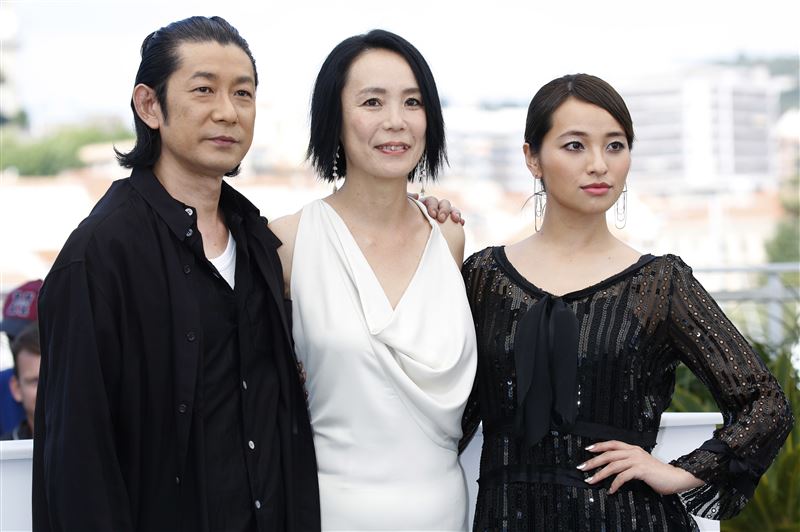 日本著名女性艺人被爆出轨,日本名导演被曝性侵女演员