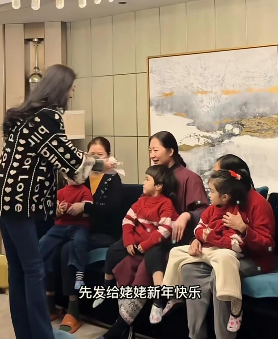 31岁未婚试管三个混血宝宝,36岁单身女子试管婴儿双胞胎