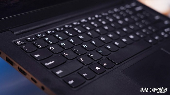 笔记本键盘玩起来难受,笔记本键盘太高手腕会不舒服吗