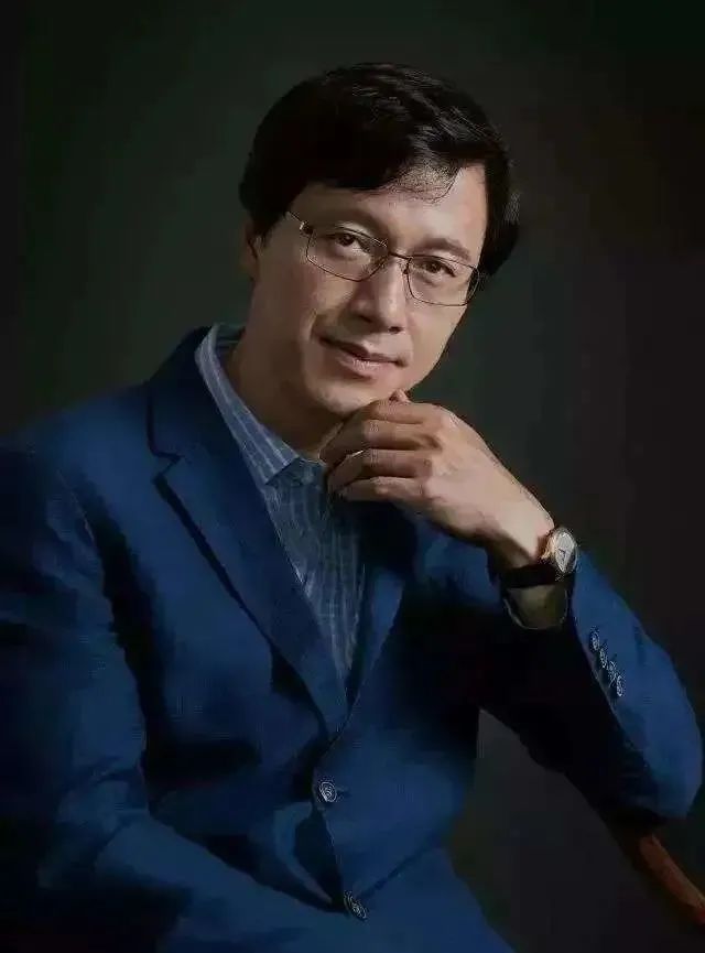 最近火出圈的老师上课,最近火出圈的老师上课挨个点名