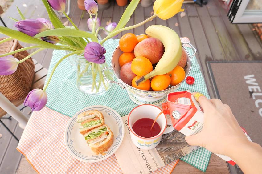 封闭阳台晾衣服养花如何布置,既能养花又可以封的阳台