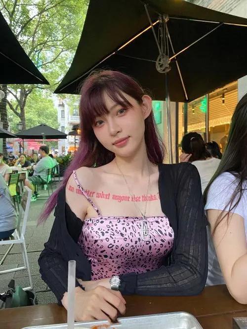 2天6个瓜：离婚、被骗1亿、女歌手演出脱上衣、男星骚扰多名女孩