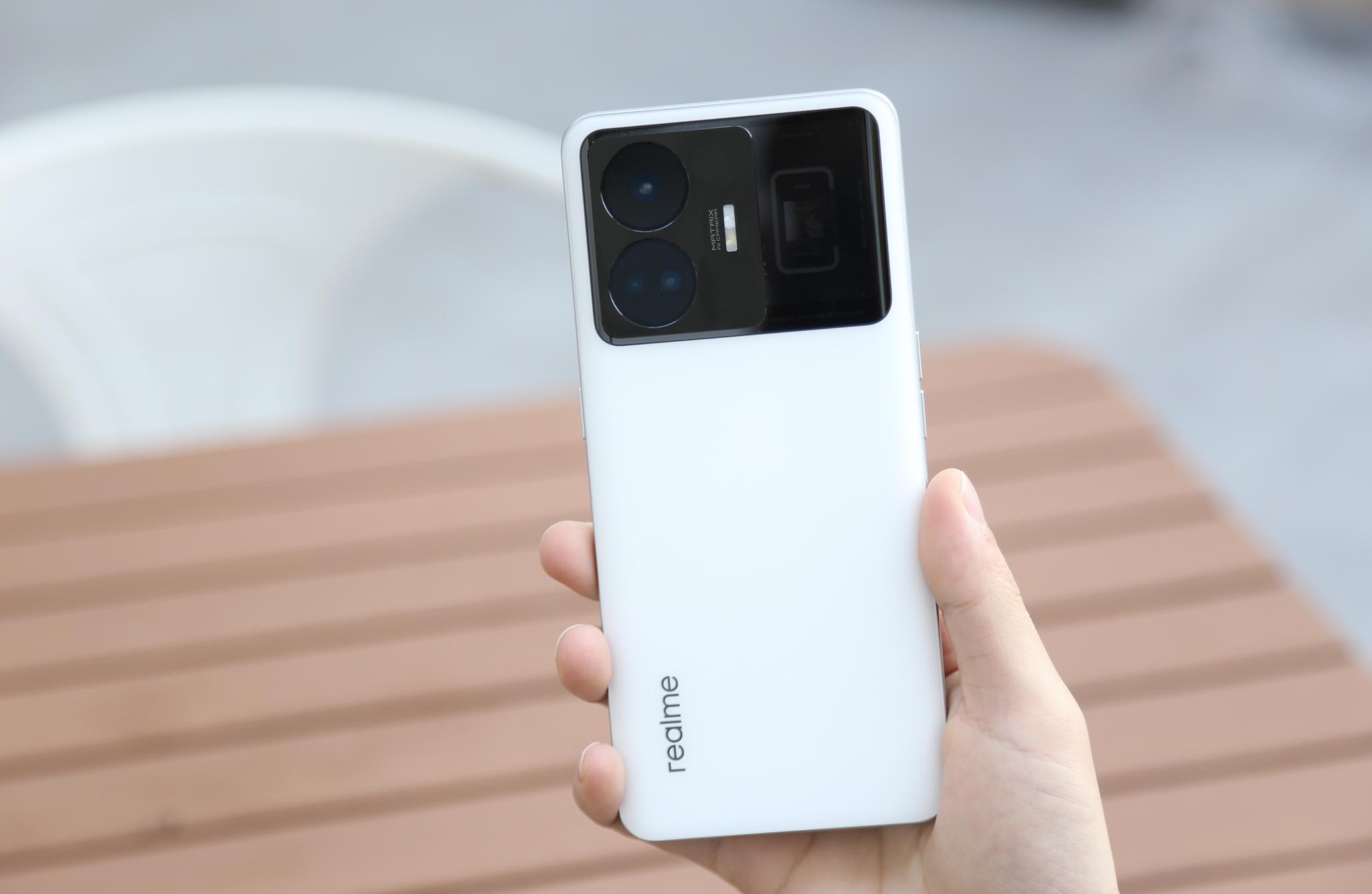 2023年买什么样的手机最划算 (2023年应该买什么样的手机)