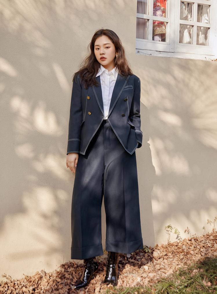 四十多岁人比较微胖穿流行女装,今年最流行的衣服女装30-40岁微胖