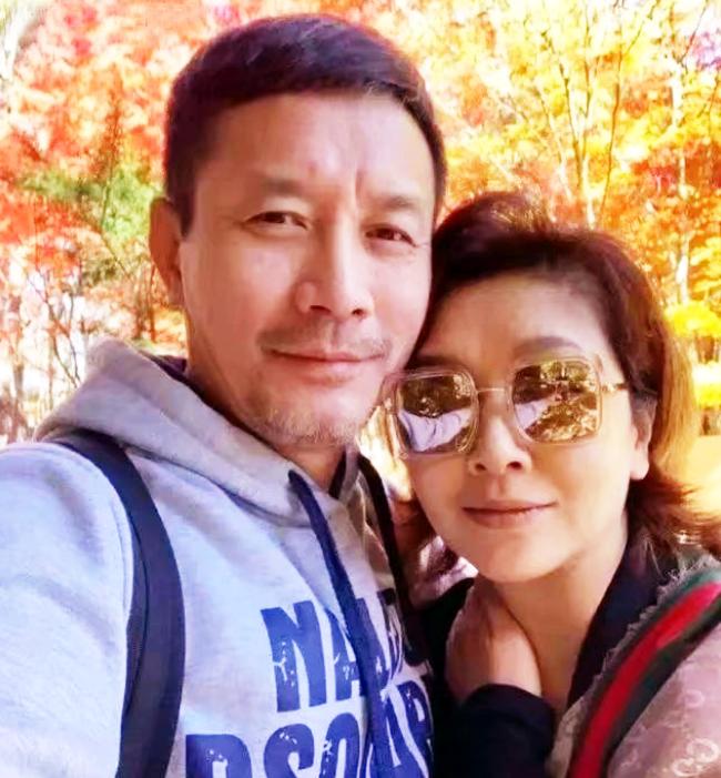 中年爱情自有风景！江珊离婚18年，接受田小洁的爱拐了几道弯