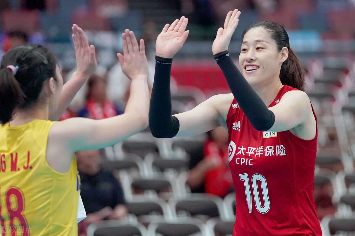 中国vs日本女排逆转夺冠,日本解说中国女排对巴西