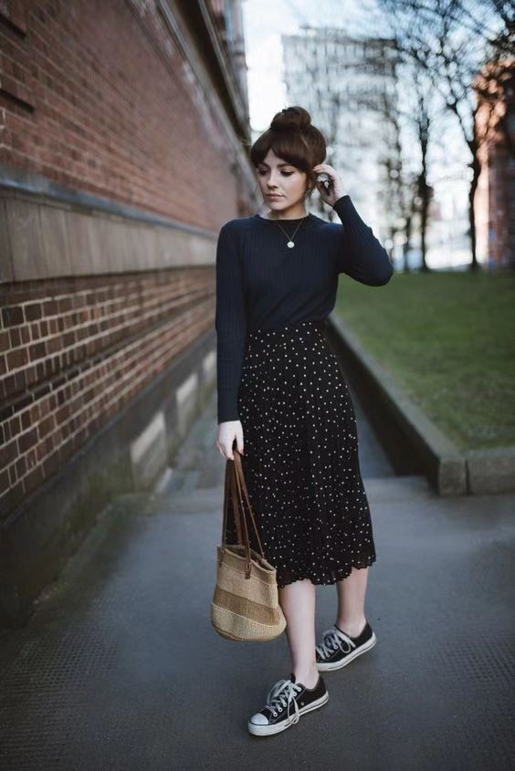 裙子小白鞋夏季,小白鞋帆布鞋怎么搭配裙子