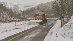 雪天保路通畅，他们积极“应战”！
