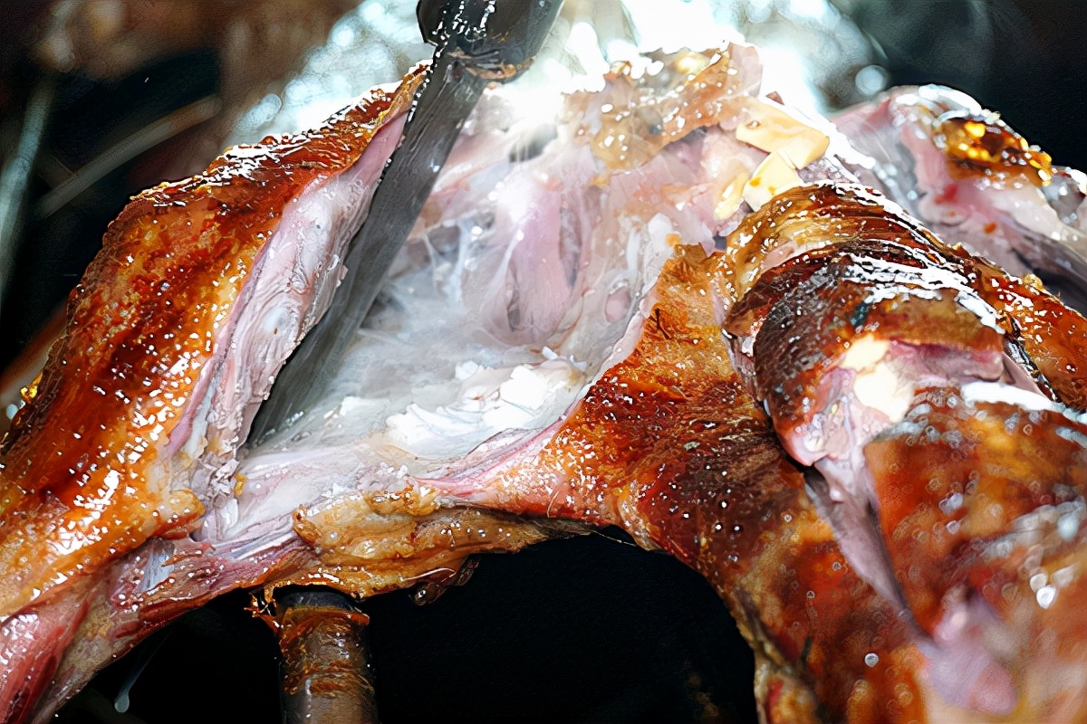 吃地道大草原烤全羊,坝上草原美食烤全羊